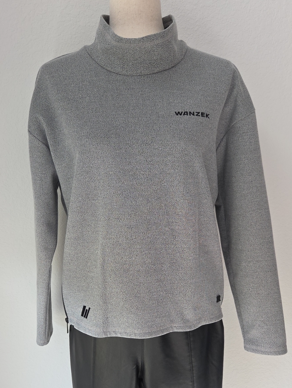 OGIO Women's Light Gray Turtleneck Pullover Sweater Med Athleisure Warm Active